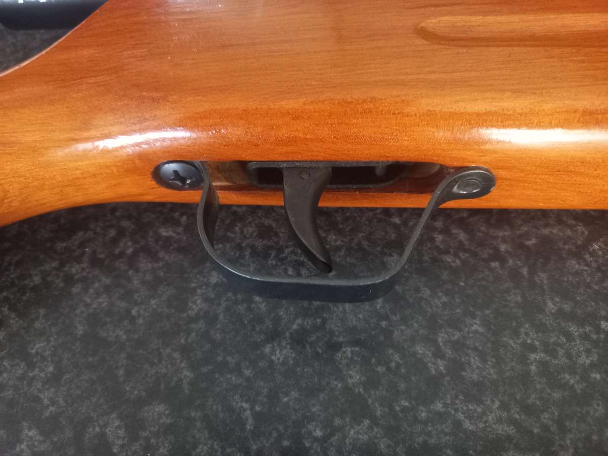 PELET GUN WITH PERISCOPE IN VERY GOOD CONDITION