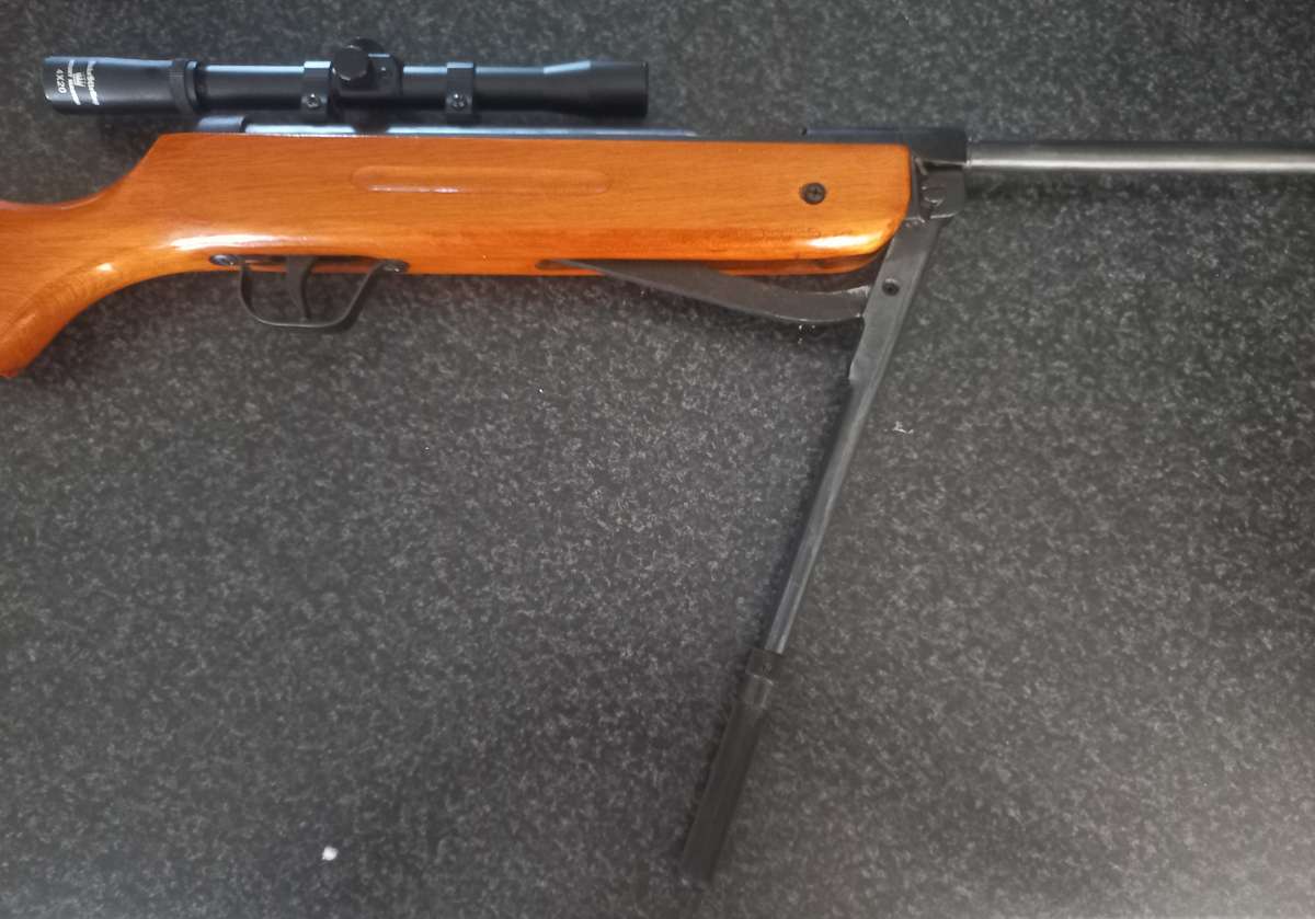 PELET GUN WITH PERISCOPE IN VERY GOOD CONDITION