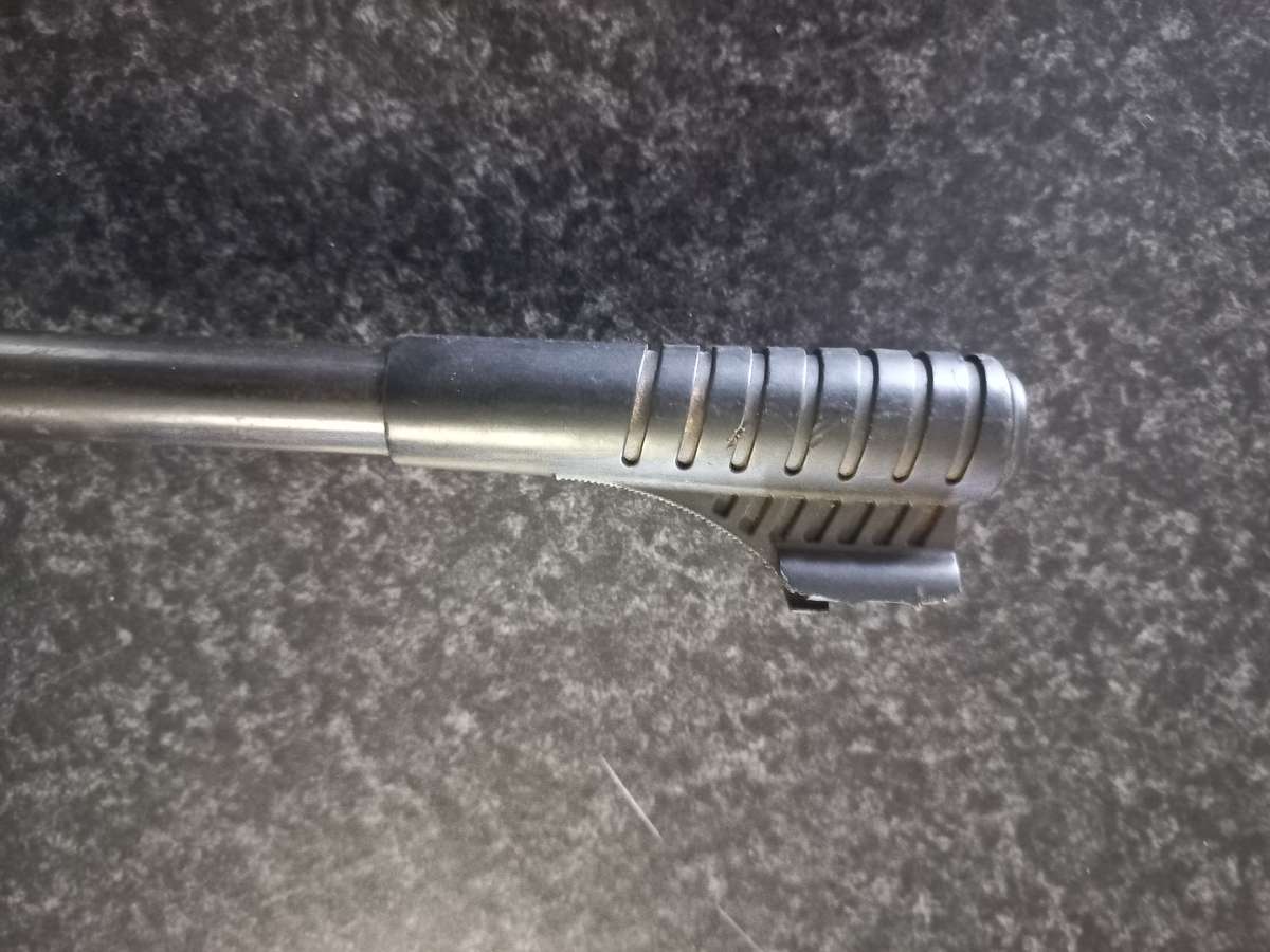 DEMARCO LB6005 PELLET GUN AND TIN OF PELLETS