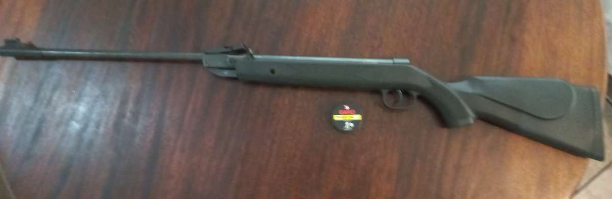 DEMARCO LB6005 PELLET GUN AND TIN OF PELLETS