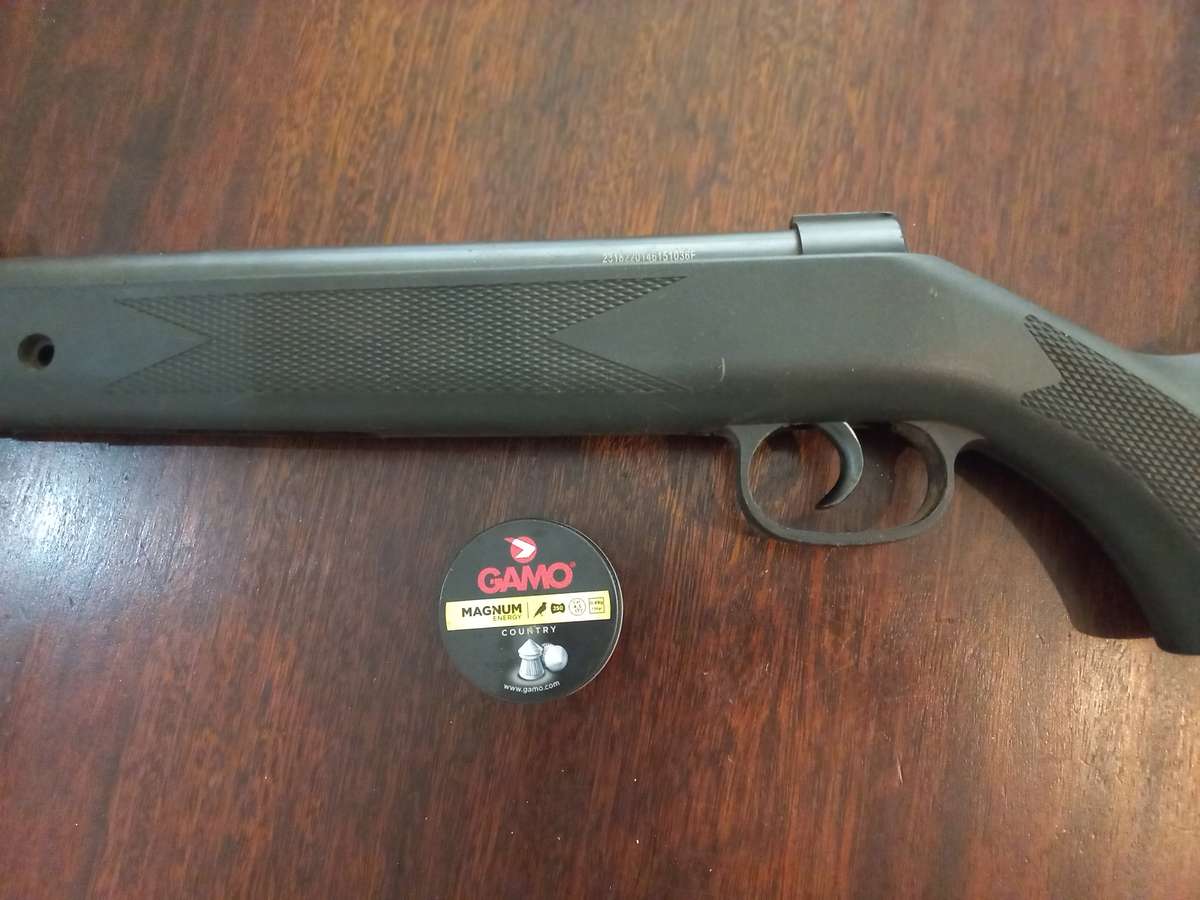 DEMARCO LB6005 PELLET GUN AND TIN OF PELLETS