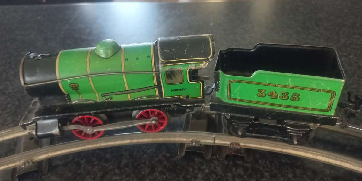 HORNBY MACCANO TRAIN AND ONE COACH AND TRACKS FROM THE 50:s