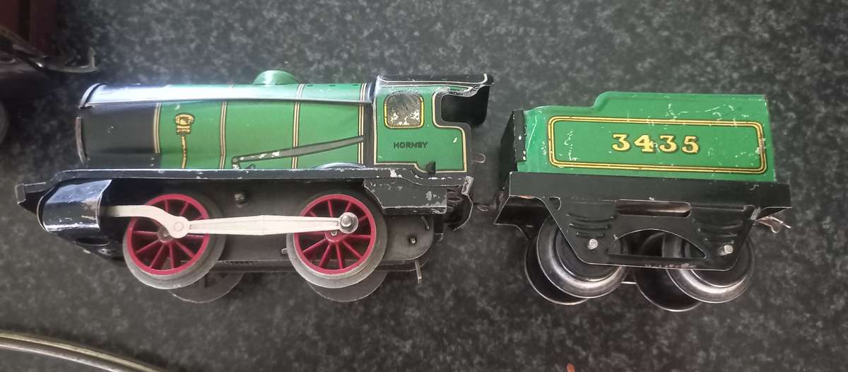 HORNBY MACCANO TRAIN AND ONE COACH AND TRACKS FROM THE 50:s