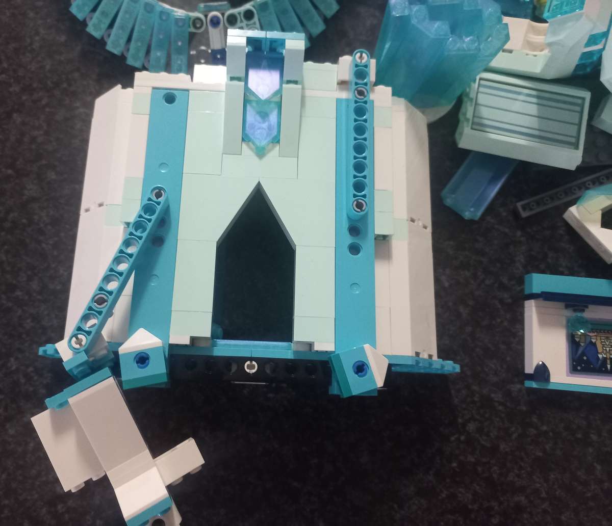 LEGO DISNEY  FROZEN ELSAS ICE PALACE AND MANY OTHER PARTS