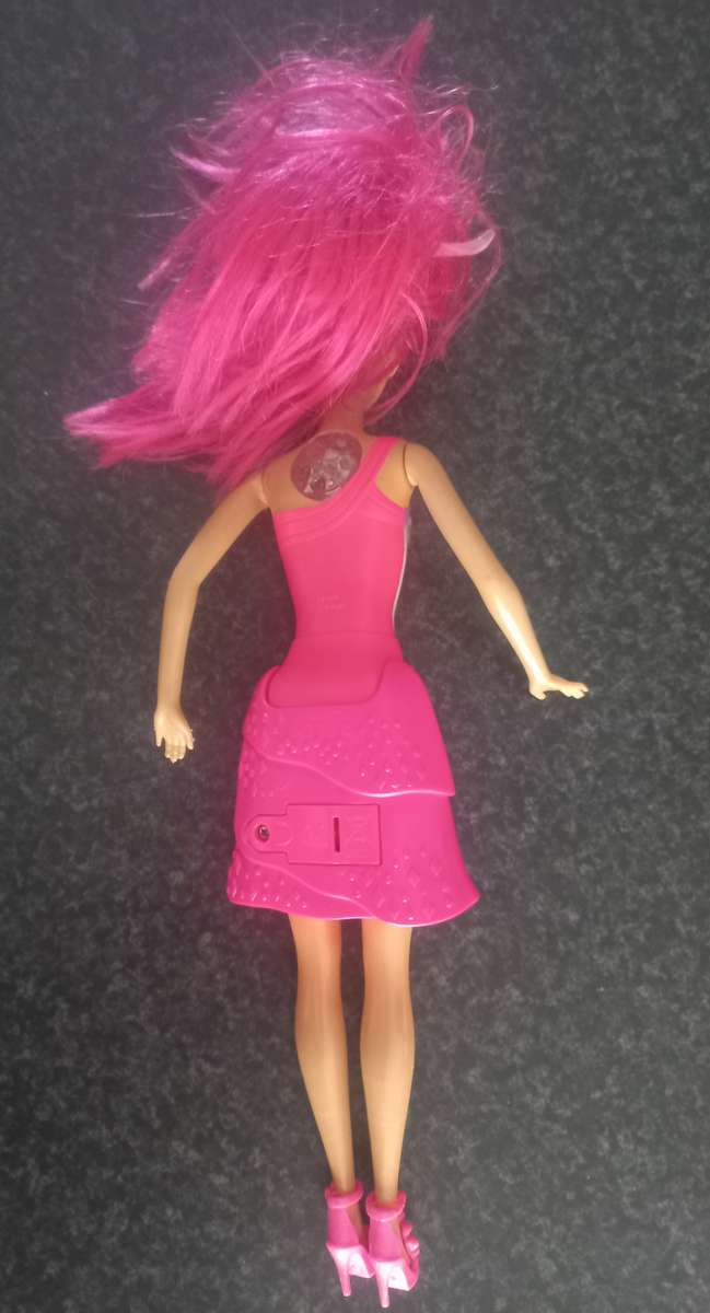 COLLECTION 5X BARBIE DOLLS, KEN, LOTS OF MYSCENE SHOES AND CLOTHING