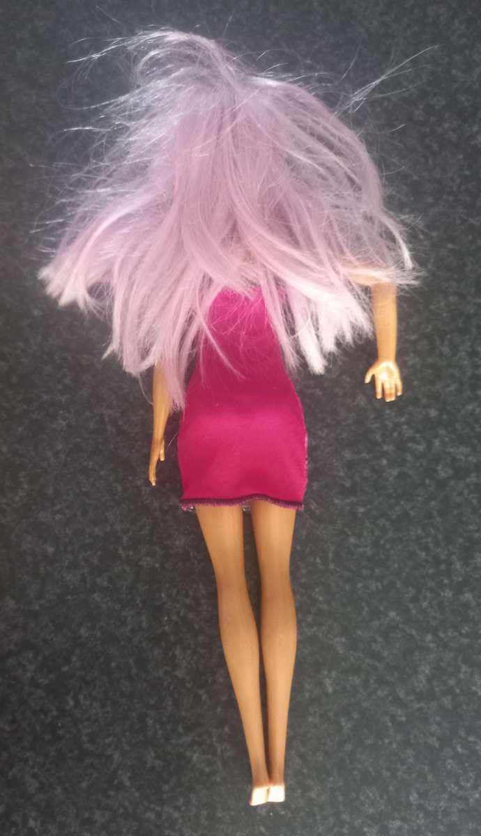 COLLECTION 5X BARBIE DOLLS, KEN, LOTS OF MYSCENE SHOES AND CLOTHING