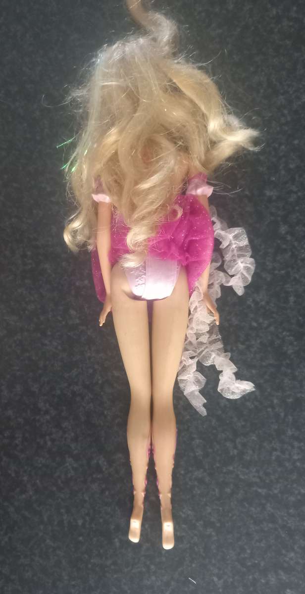 COLLECTION 5X BARBIE DOLLS, KEN, LOTS OF MYSCENE SHOES AND CLOTHING