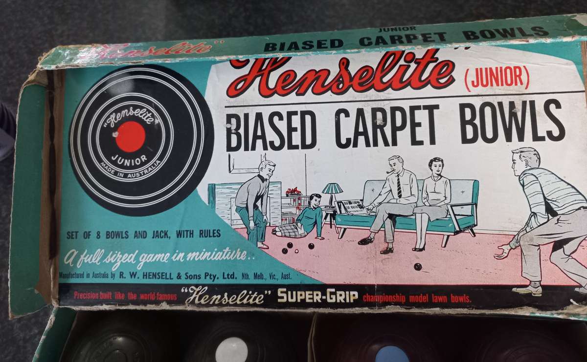 VINTAGE HEMSELITE [JUNIOR] BIASED CARPET BOWLS IN ORIGINAL BOX