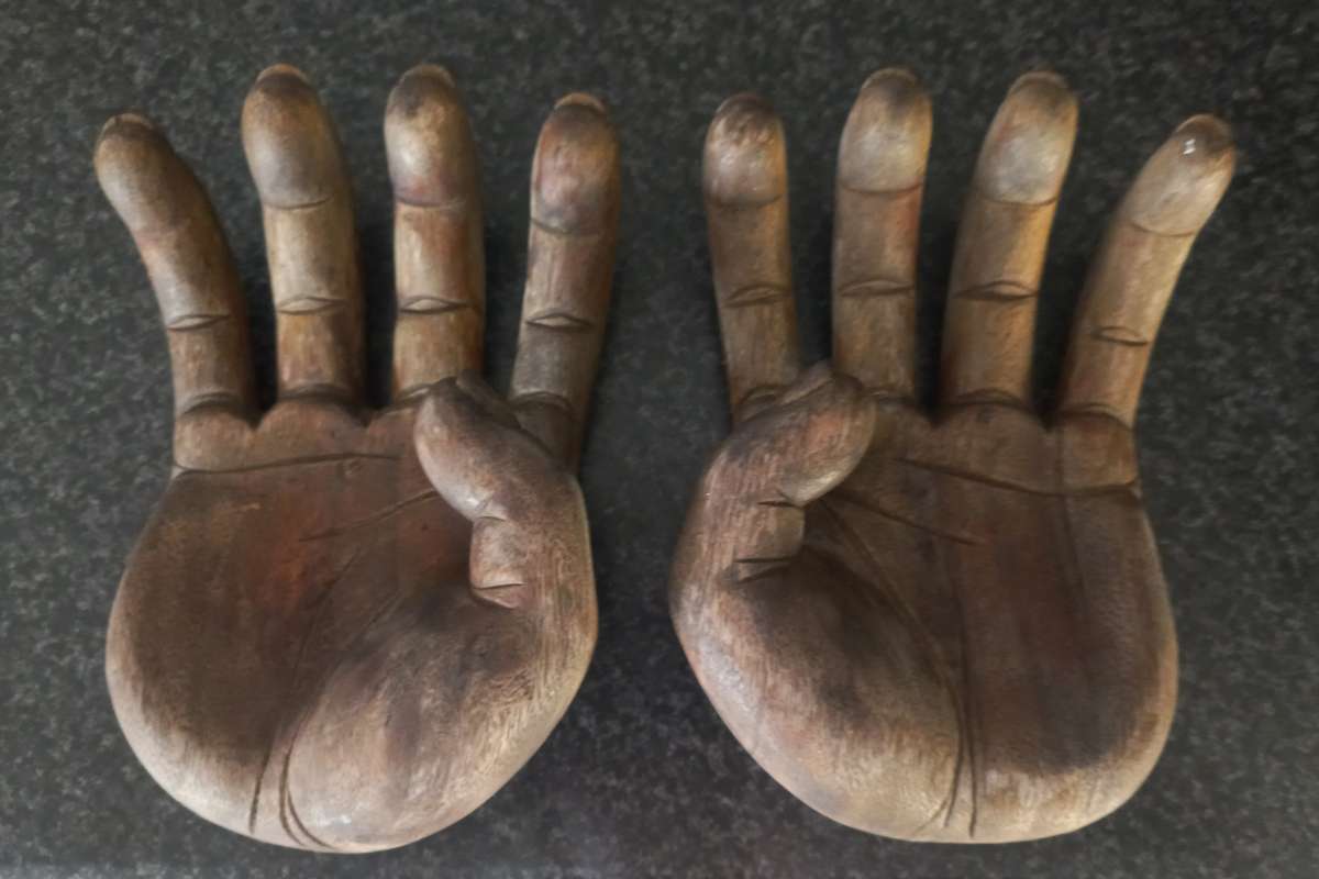 SOLID WOOD CARVED HANDS