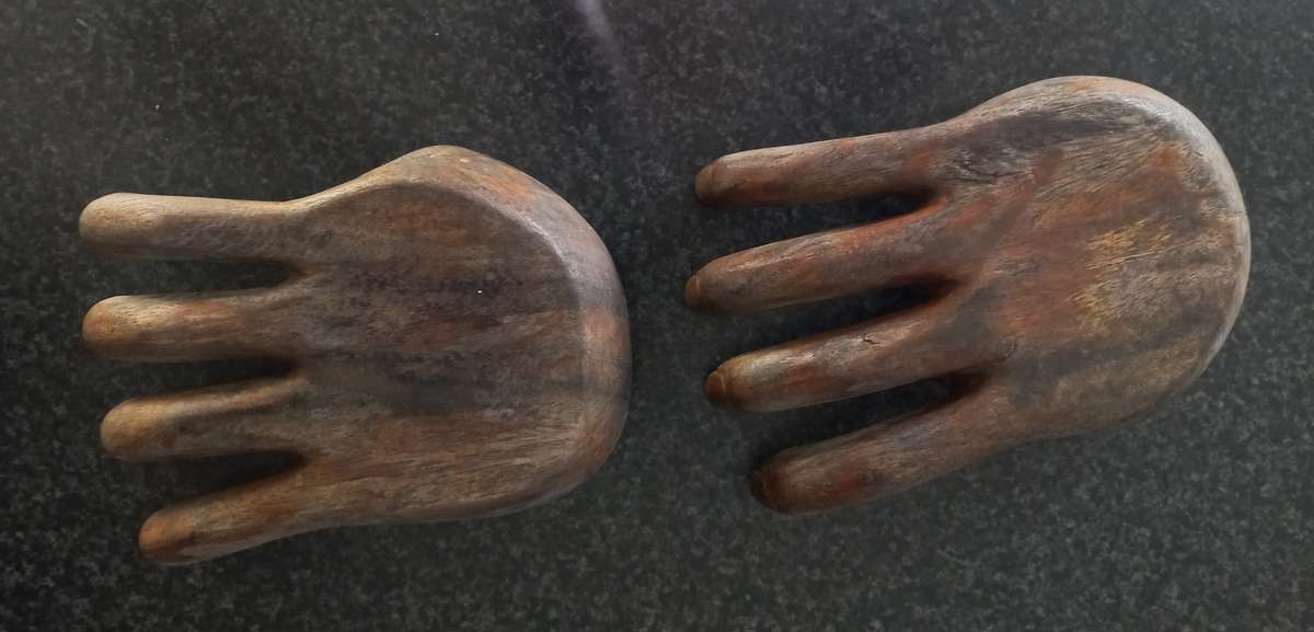 SOLID WOOD CARVED HANDS