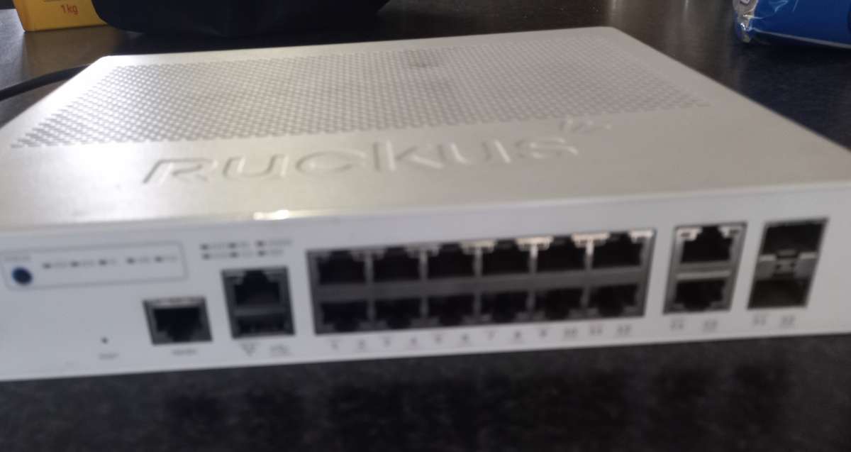 RUCKUS ICX7150-C12P-2X1G