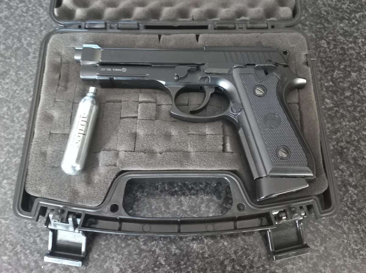 A KWL GAS PISTOL - MADE IN TAIWAN