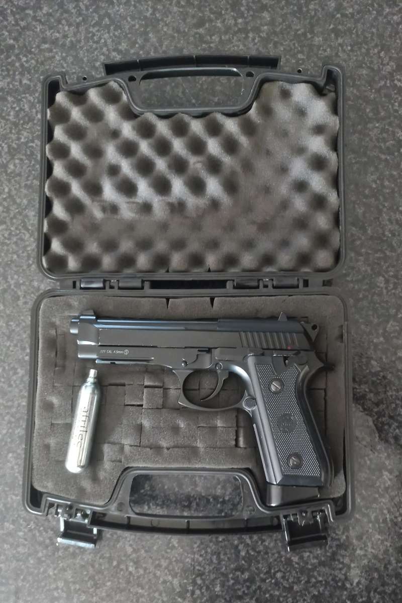 A KWL GAS PISTOL - MADE IN TAIWAN