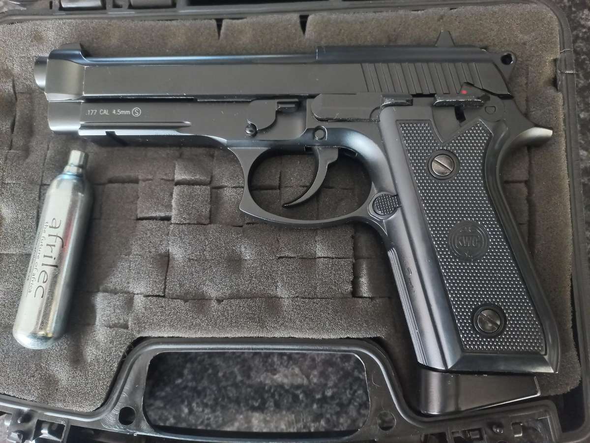 A KWL GAS PISTOL - MADE IN TAIWAN