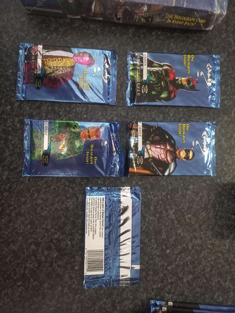 BATMAN FOREVER TRADING CARDS  - 38 SEALED PACKETS 1995