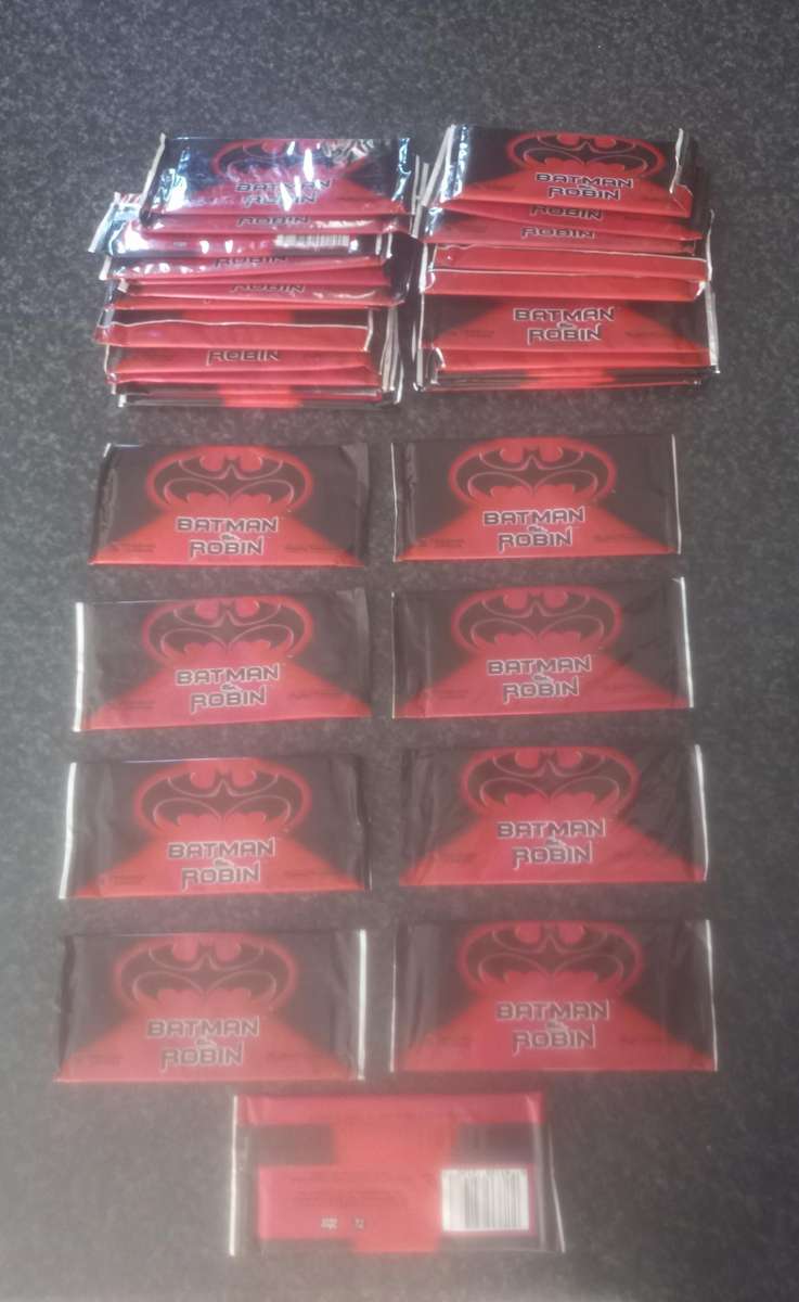 BATMAN AND ROBIN TRADING CARDS - 1997