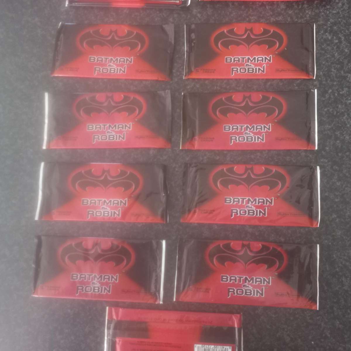 BATMAN AND ROBIN TRADING CARDS - 1997