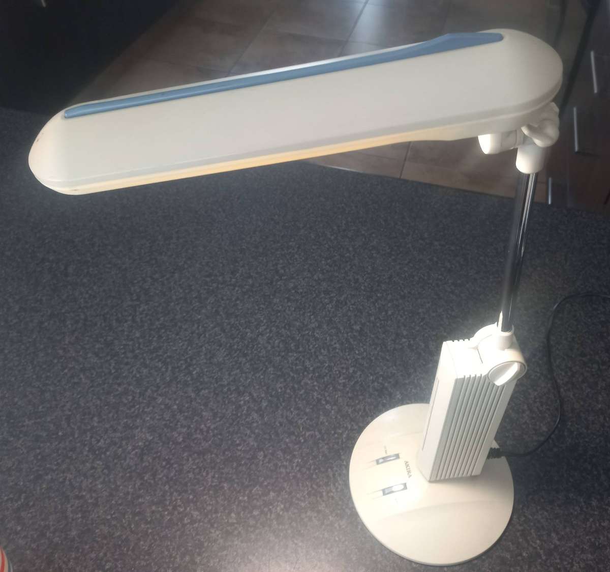 AKINA TABLE LAMP IN VERY GOOD WORKING CONDITION