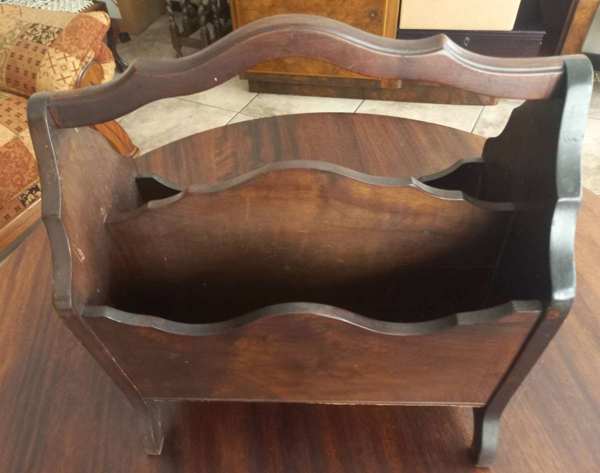 VINTAGE WOODEN BOOKRACK IN VERY GOOD CONDITION