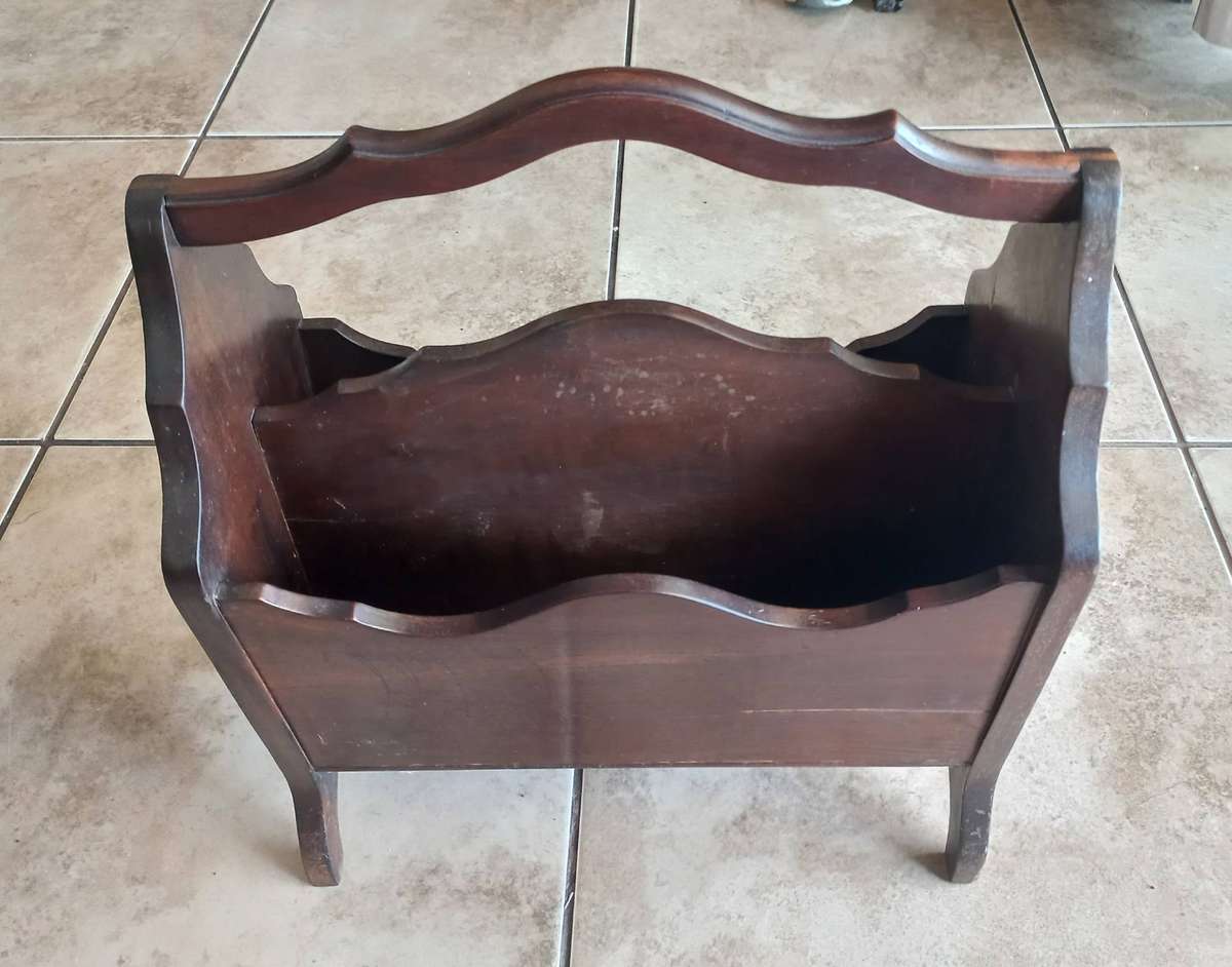 VINTAGE WOODEN BOOKRACK IN VERY GOOD CONDITION