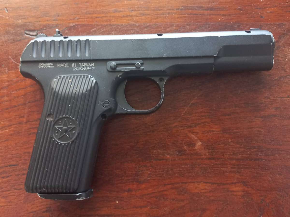 GAS KWC P[ISTOL - MADE IN TAIWAN