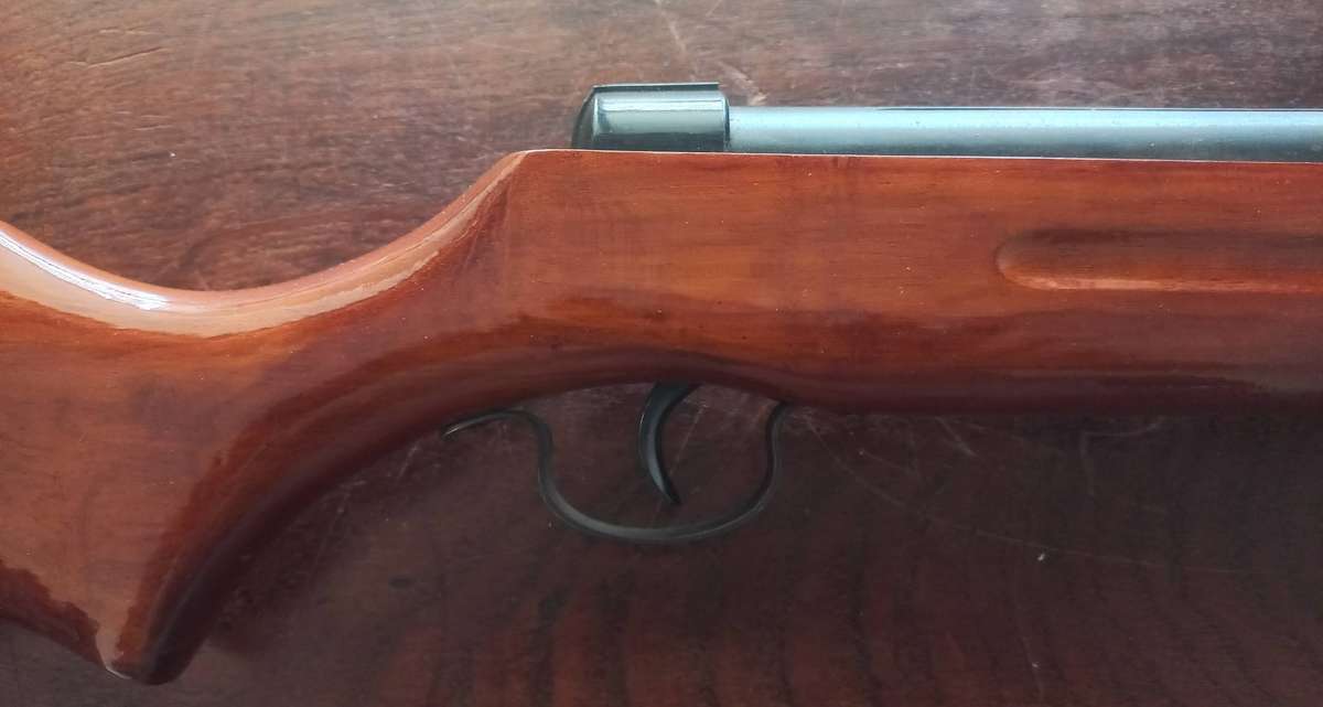 OLD PELET GUN IN VERY GOOD CONFDITION