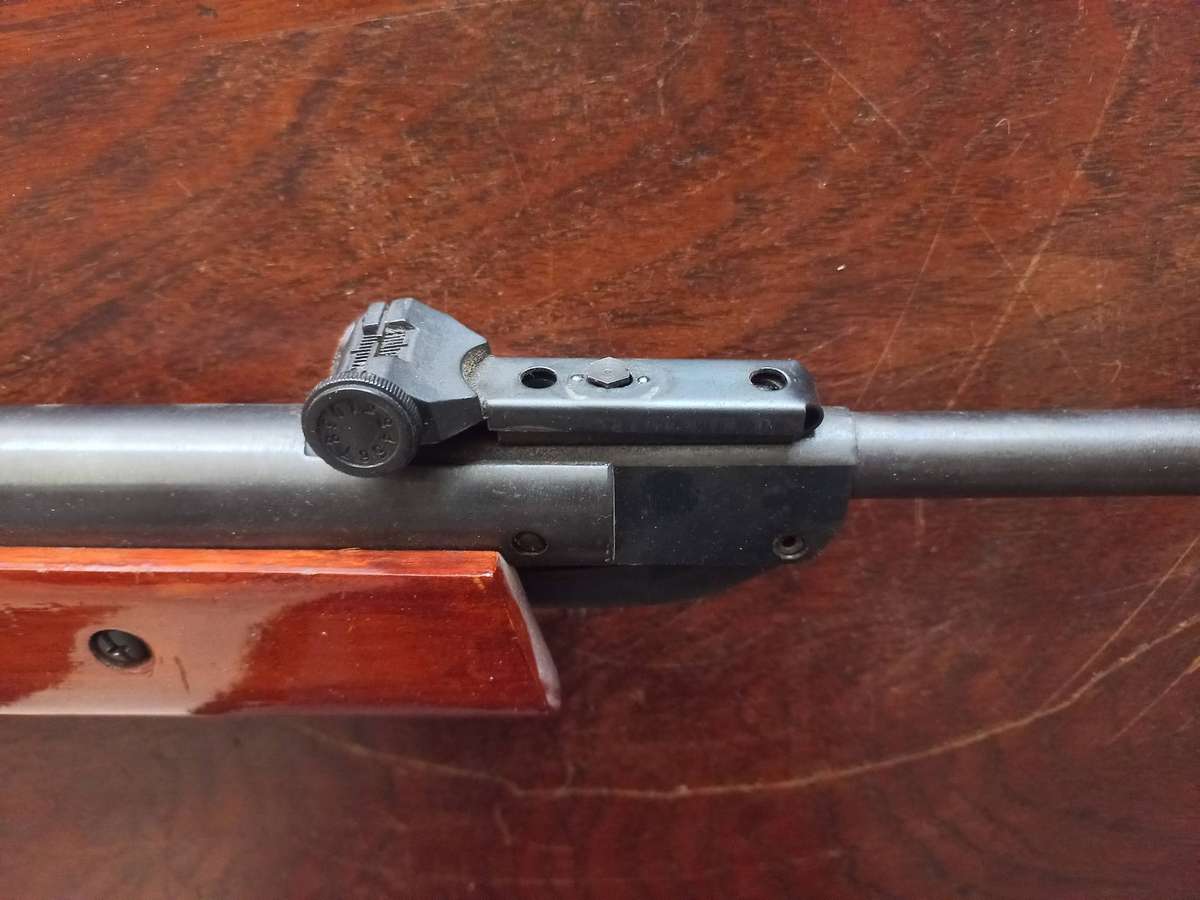 OLD PELET GUN IN VERY GOOD CONFDITION