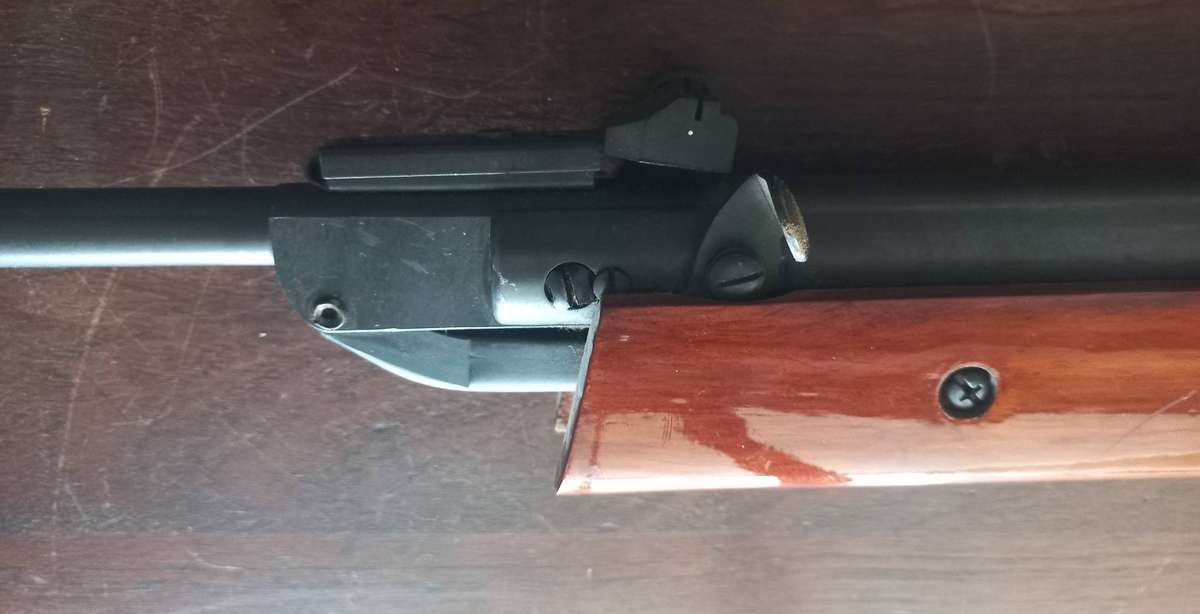 OLD PELET GUN IN VERY GOOD CONFDITION