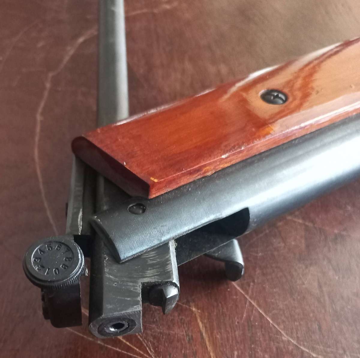 OLD PELET GUN IN VERY GOOD CONFDITION