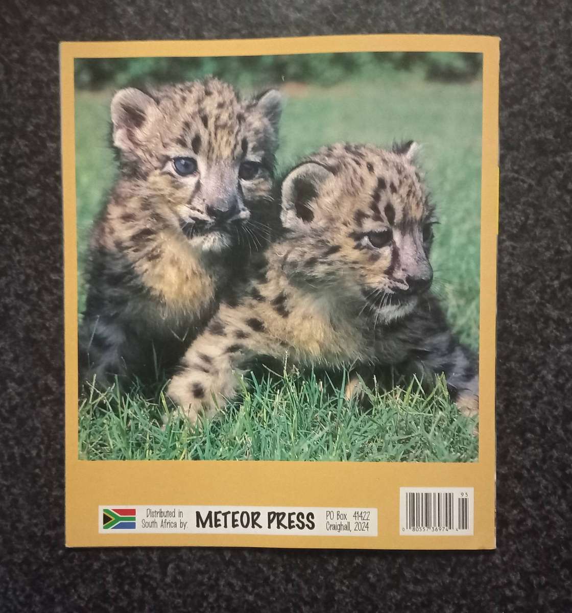 ANIMAL OF THE WORLD COLLECTABLE STICKERS AND BOOKIE