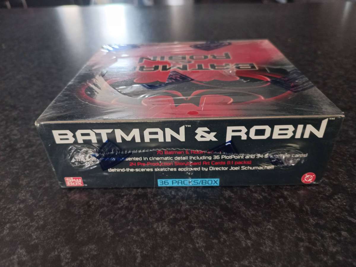 BATMAN AND ROBIN TRADING CARDS - FLEER 1997