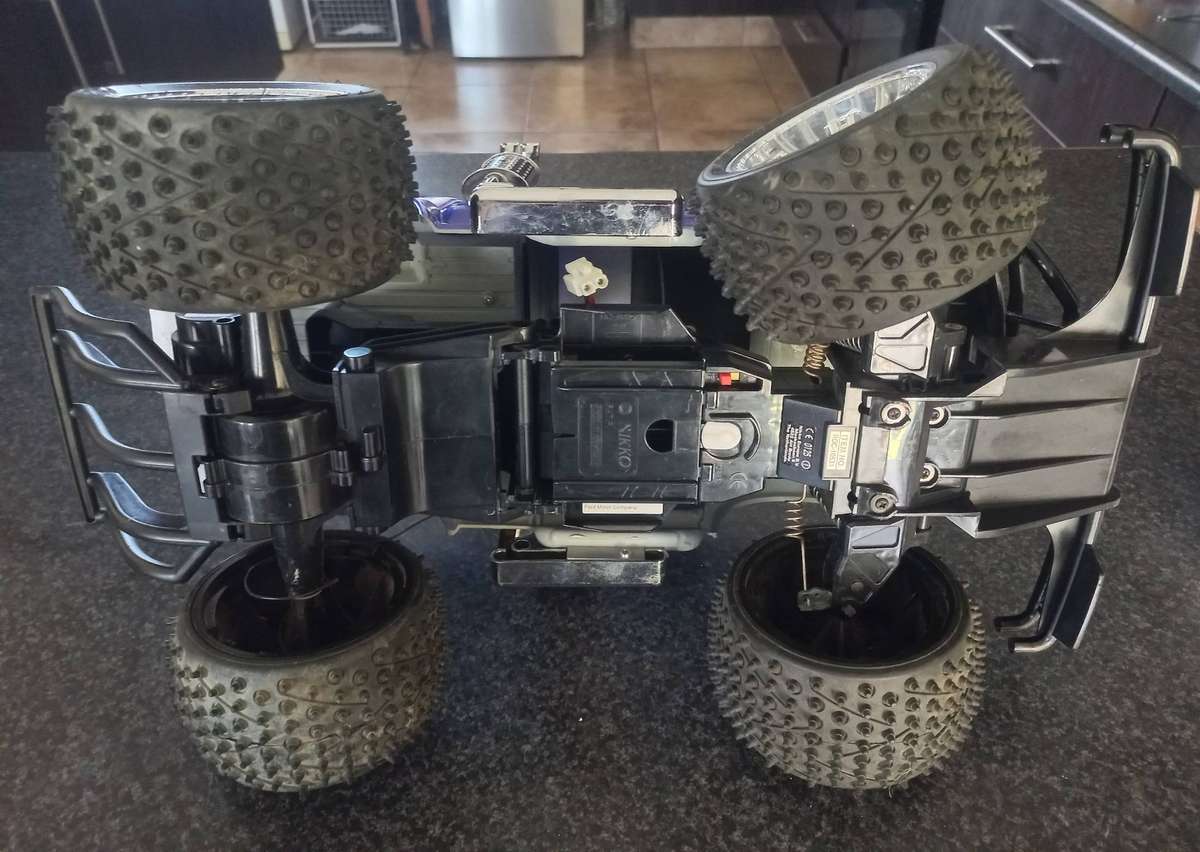 large  ford python radio conmtrol car - f150