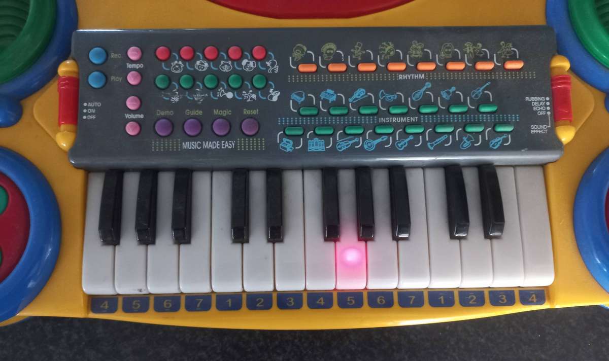 CHICO CHILDRENS PIANO IN VERY GOOD WORKING CONDITION