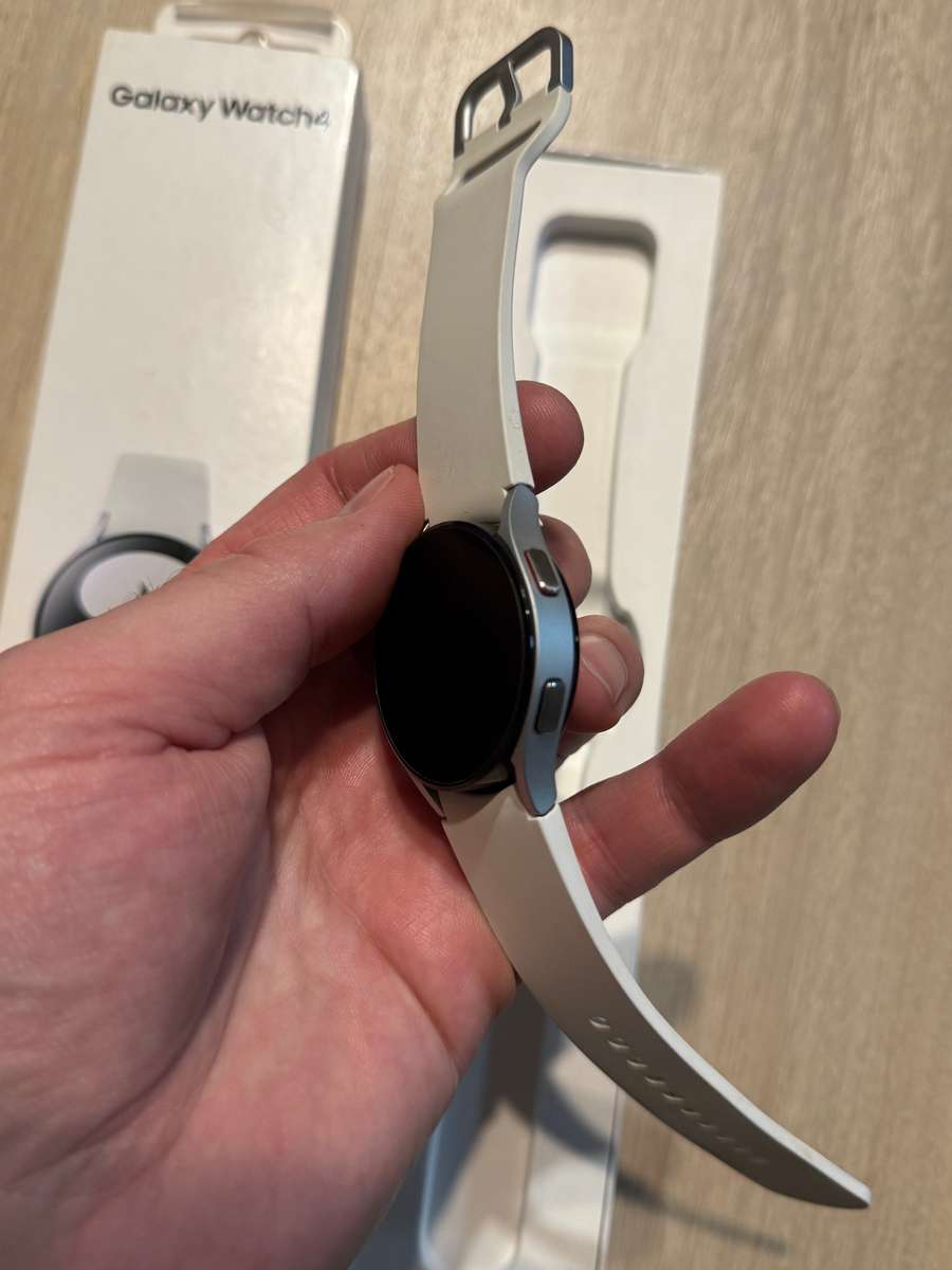 Samsung Galaxy Watch 4 | 40mm | GPS + LTE | Silver