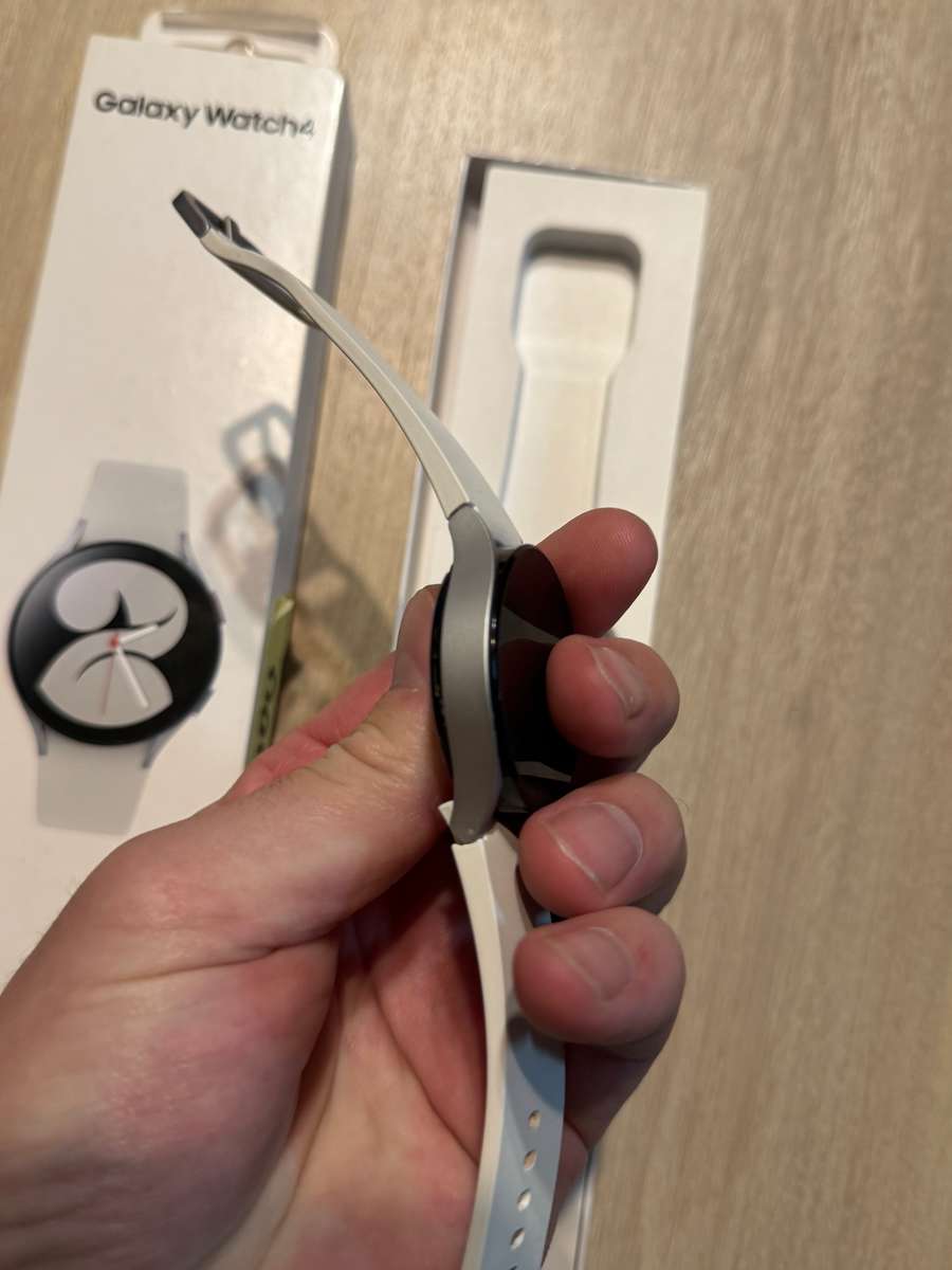 Samsung Galaxy Watch 4 | 40mm | GPS + LTE | Silver