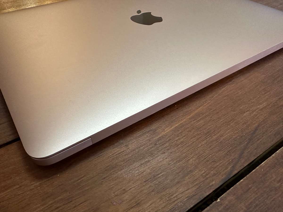 Apple MacBook Air M1 2020 | Gold | 8GB RAM | 256GB SSD | R30 Delivery