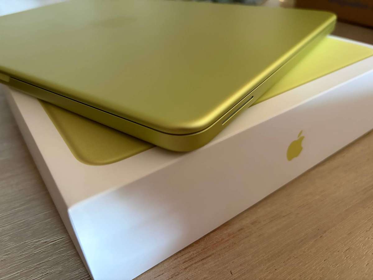Apple MacBook Neo 13 | 8GB RAM | 256GB SSD | Citrus