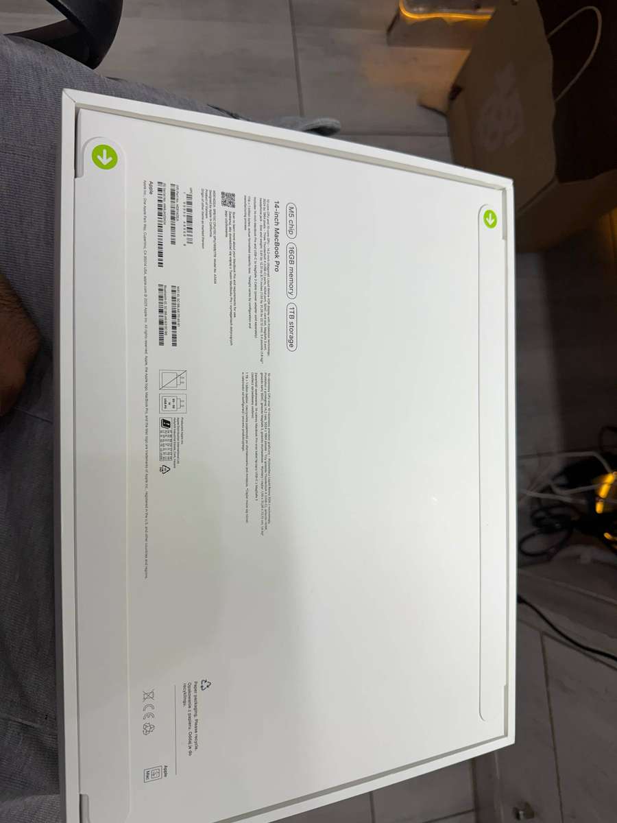 Apple MacBook Pro M5 1TB 16GB RAM Space Black - New