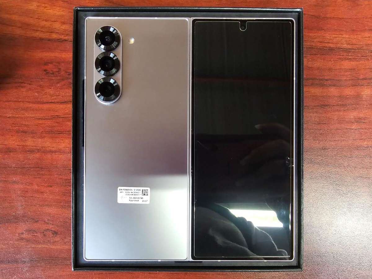 Samsung Z Fold 6 5G | Dual-Sim | 512GB | Silver Shadow | R2999 worth of extra's