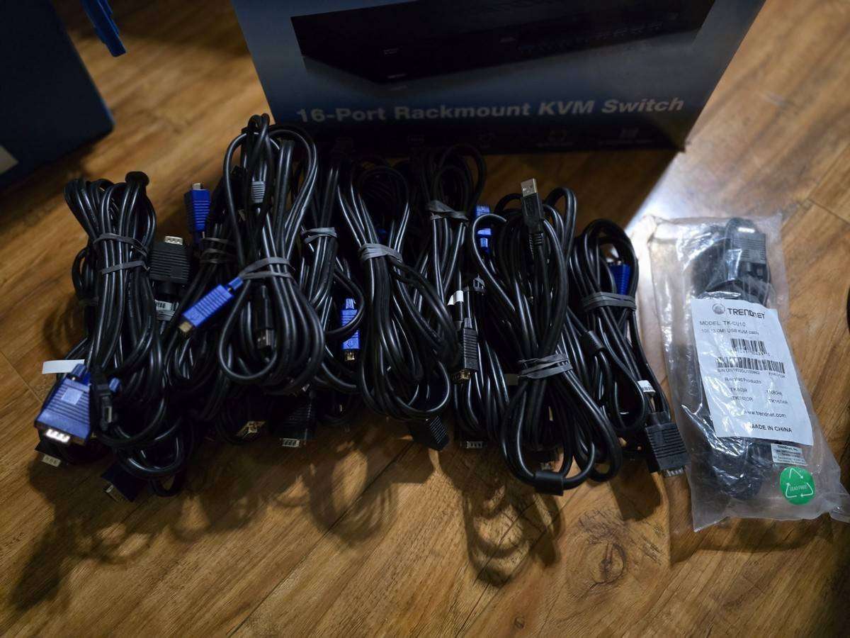 Trendnet 16-port KVM Switch TK-1603R