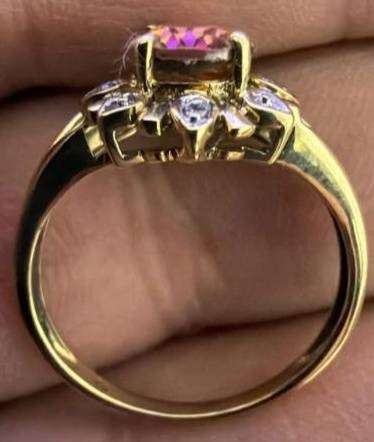 Vintage Stunning Ladies Ring in 9CT Gold - 2.4 Grams ( Stones are unchecked )