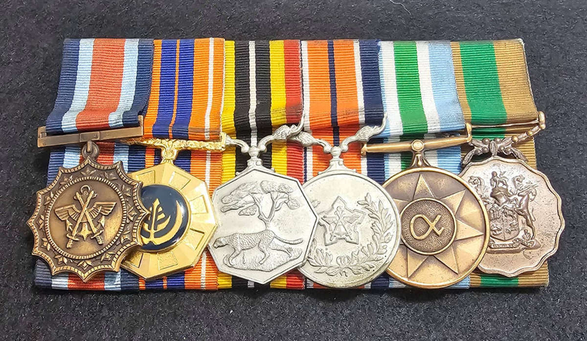 SADF - Full Size Good Service Group of 6