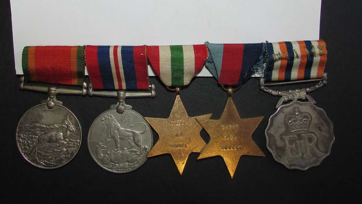 Full Size World War Two Union with Bar ( Royal Cypher ) Group:P6764 J.A.Morel