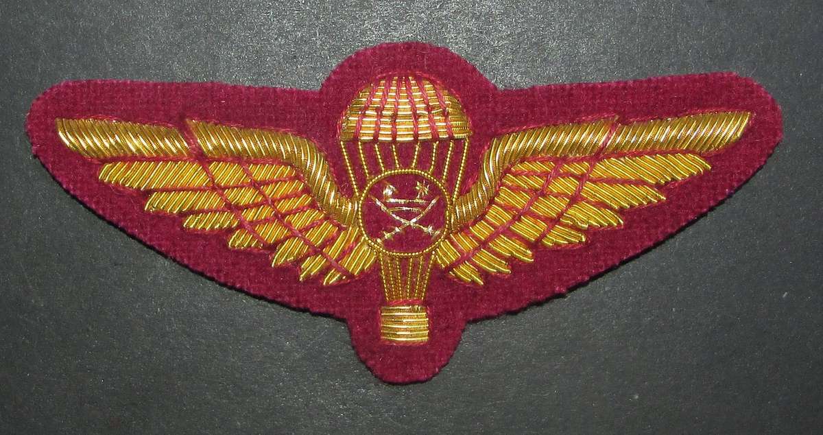 Qatar Airborne Parachute Jump Wings - Gold Bullion