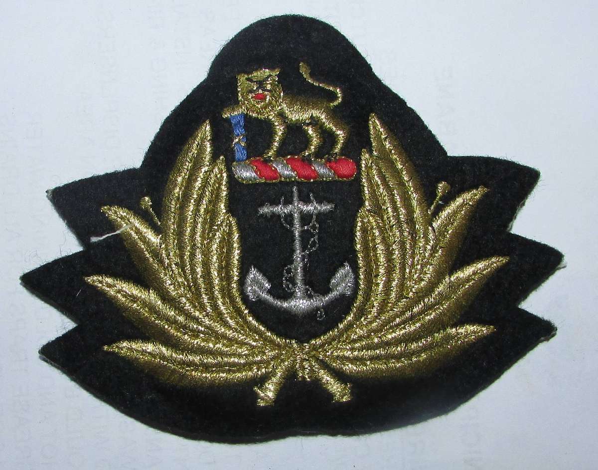 SADF - Navy Officers Cap Badge Lurex Wire on Felt Padded