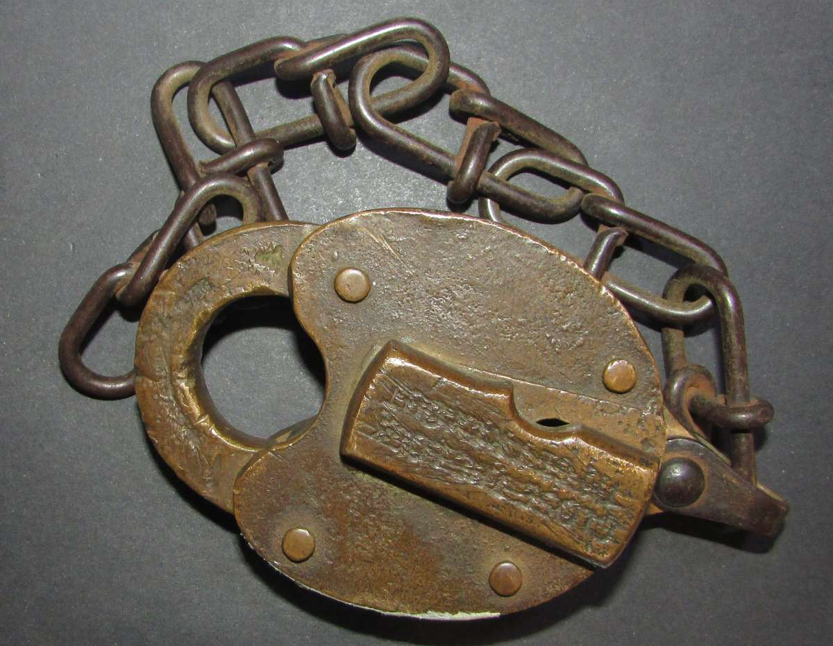 Vintage Heavy Duty Lock with Chain ( No Key )