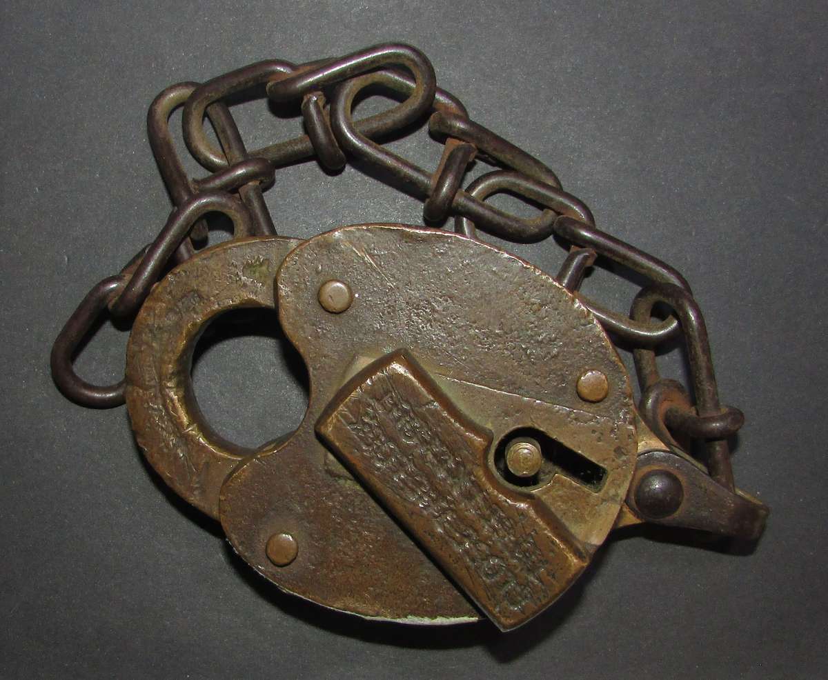 Vintage Heavy Duty Lock with Chain ( No Key )