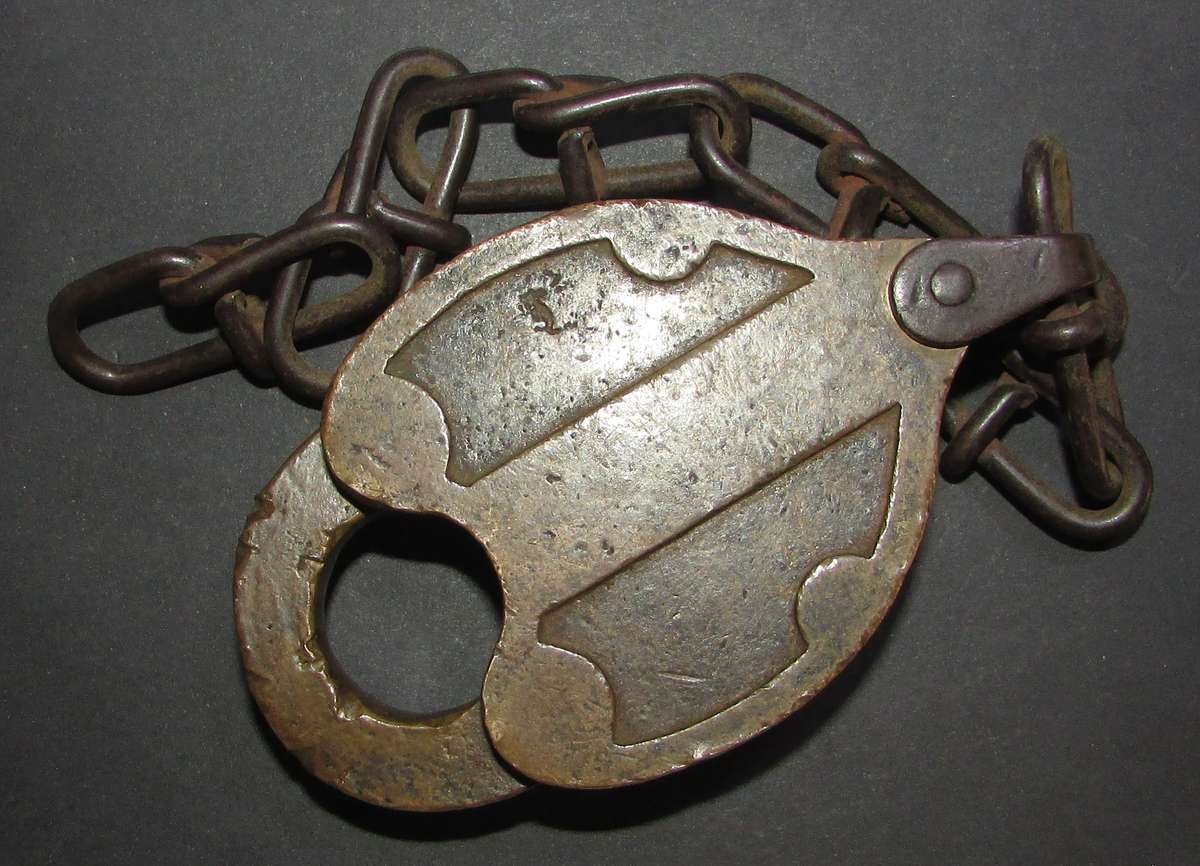 Vintage Heavy Duty Lock with Chain ( No Key )