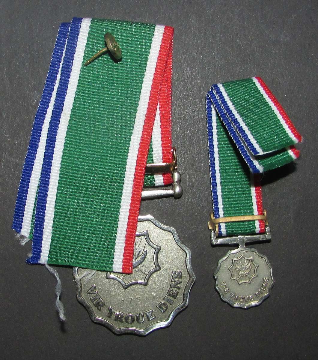 SADF/SANDF - 40 Year Good Service Full Size Medal with Miniature and Ribbon Device