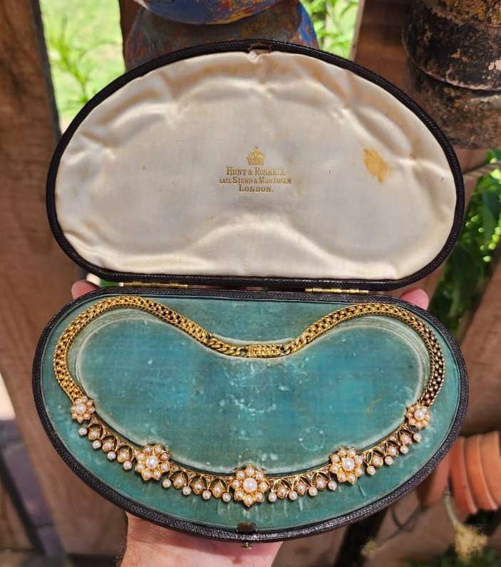 Stunning Vintage Piece in 18CT Gold - Gold Necklace with Cultures Pearls and Diamonds ( R144999.00 )